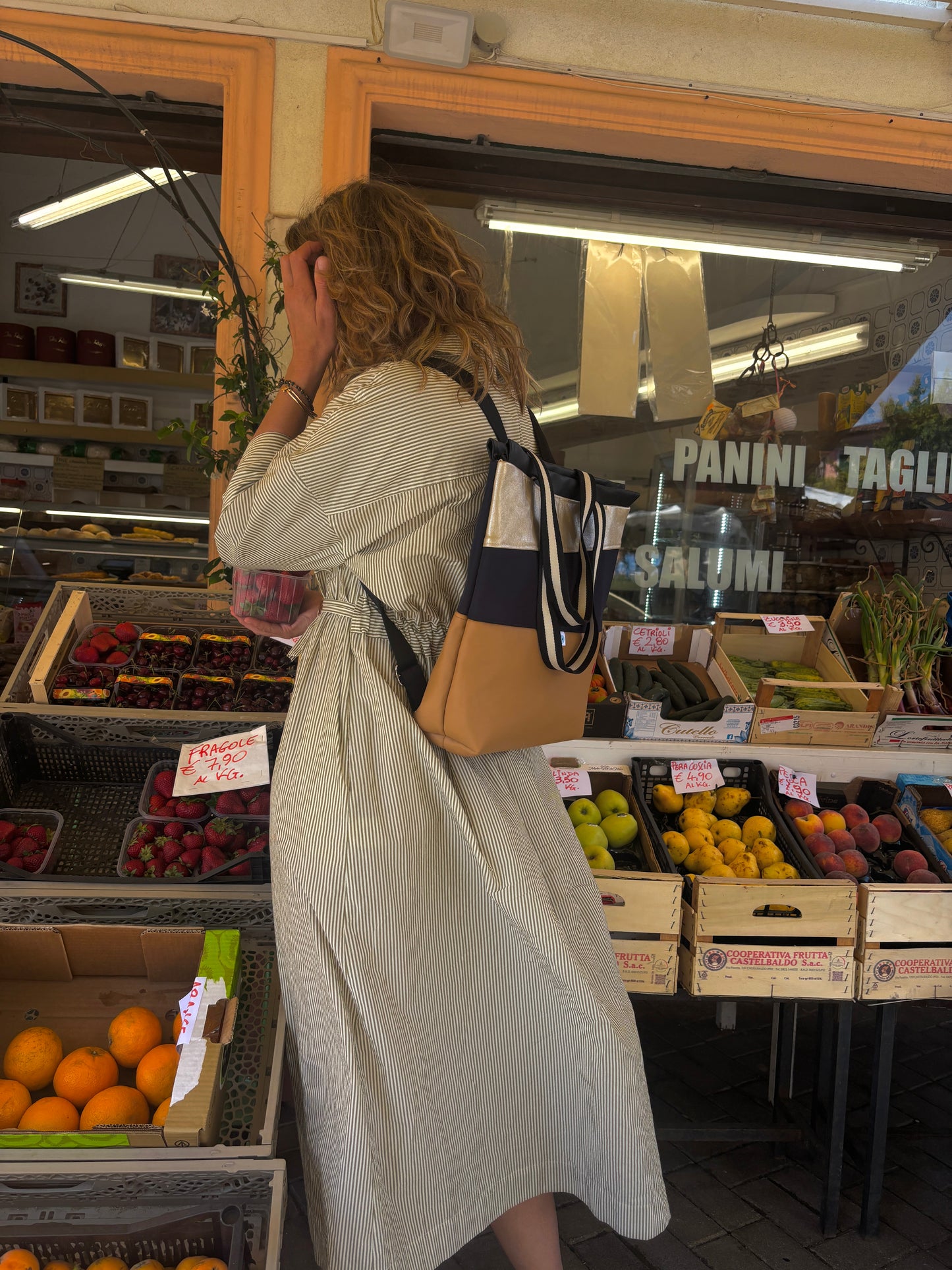 MILANO BACKBAG gold/camel/navy blue