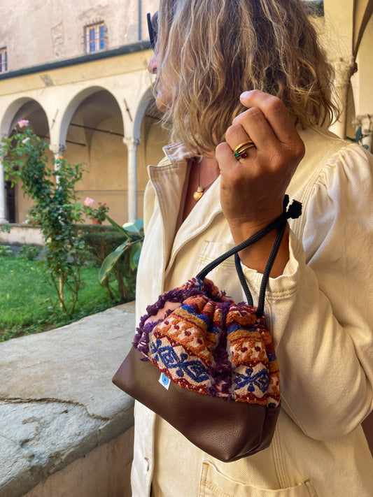MINI CAPRAIA BUCKET  chestnut I geometric fabric