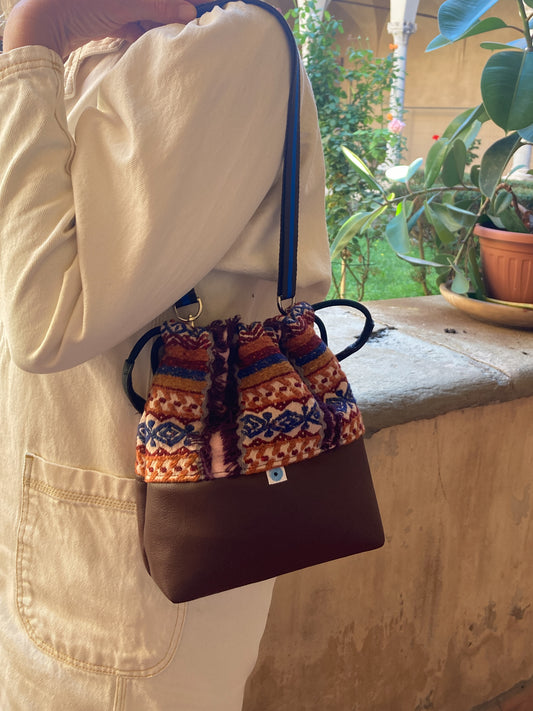 CAPRAIA BUCKET chestnut I geometric fabric